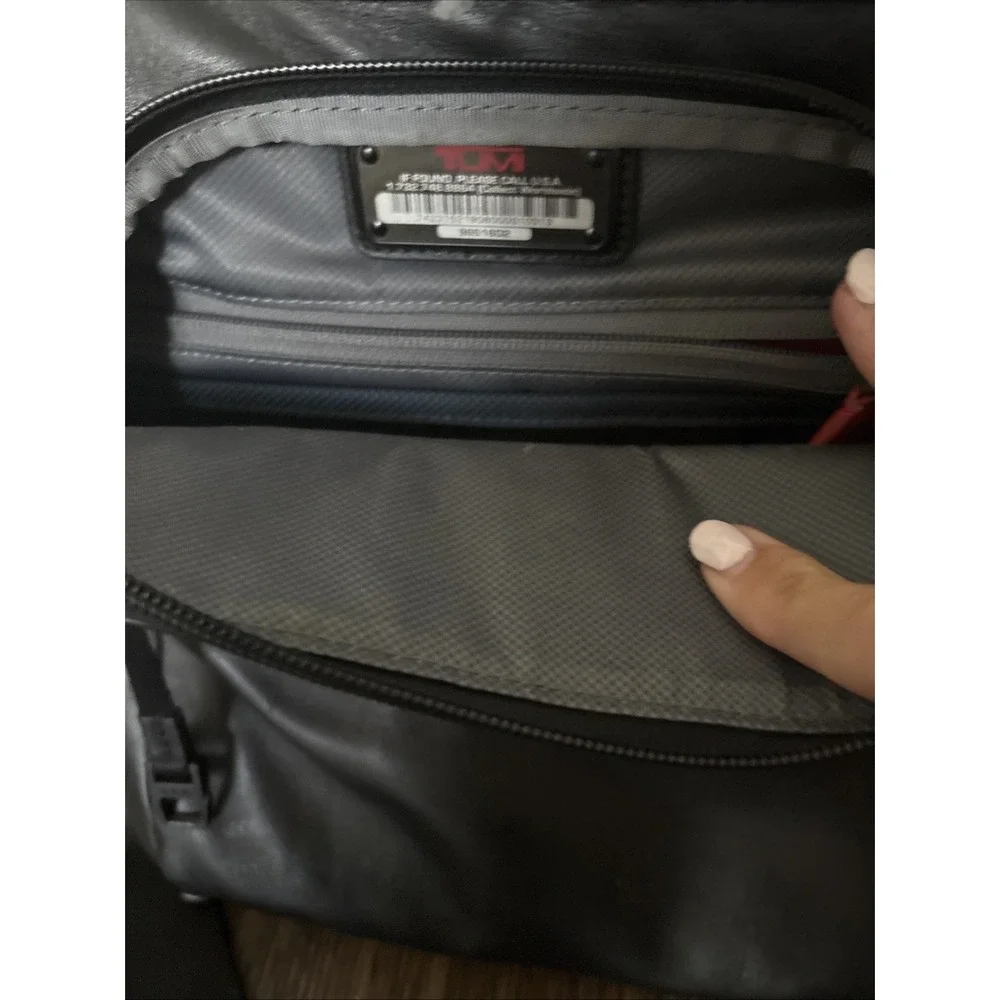 Tumi Alpha 1 T-Pass Leather Laptop Briefcase Style 96516 MINT Travel Work